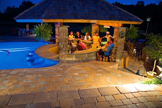 Simple-And-Creative-Outdoor-Bar-Ideas-With-Elegant-Pool-Design-
